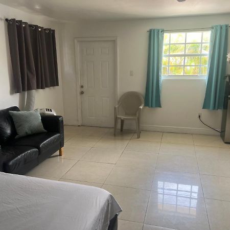 Miami Haven By Airport Villa Kültér fotó